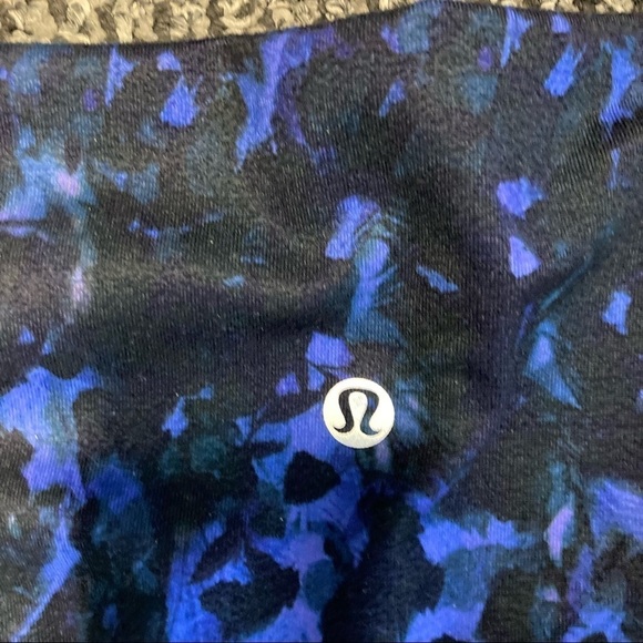 LULULEMON Sz 6 Wunder Under Iris Flower Pattern 7/8 Leggings - Picture 6 of 6